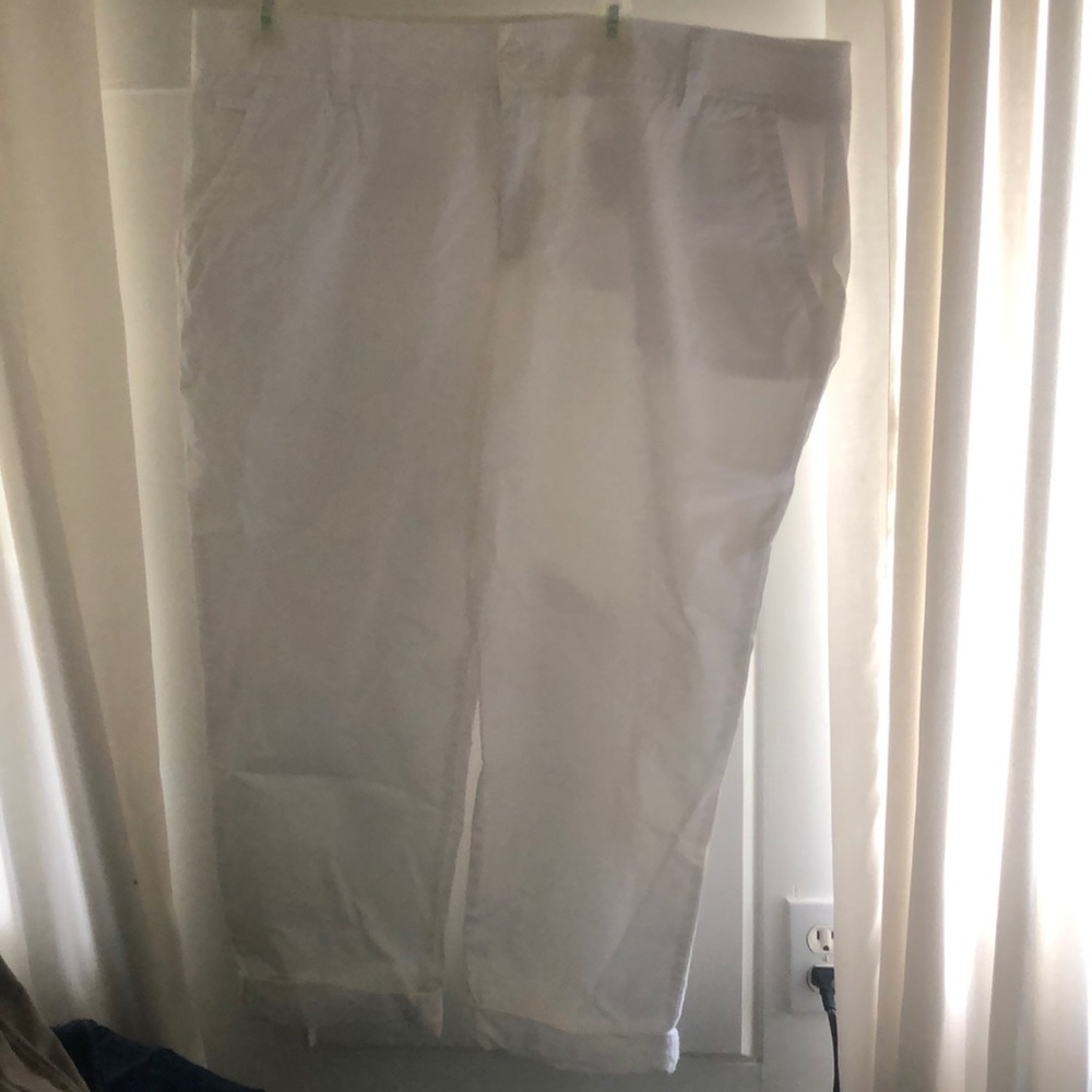 Liz Claiborne White Classic Chino Capris Size 18